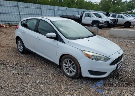 2015 Ford Focus Se z USA, uszkodzony, nr VIN 1FADP3K27FL282972